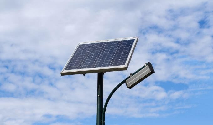 Latest Trends in Solar Lighting Technology for Saudi Markets