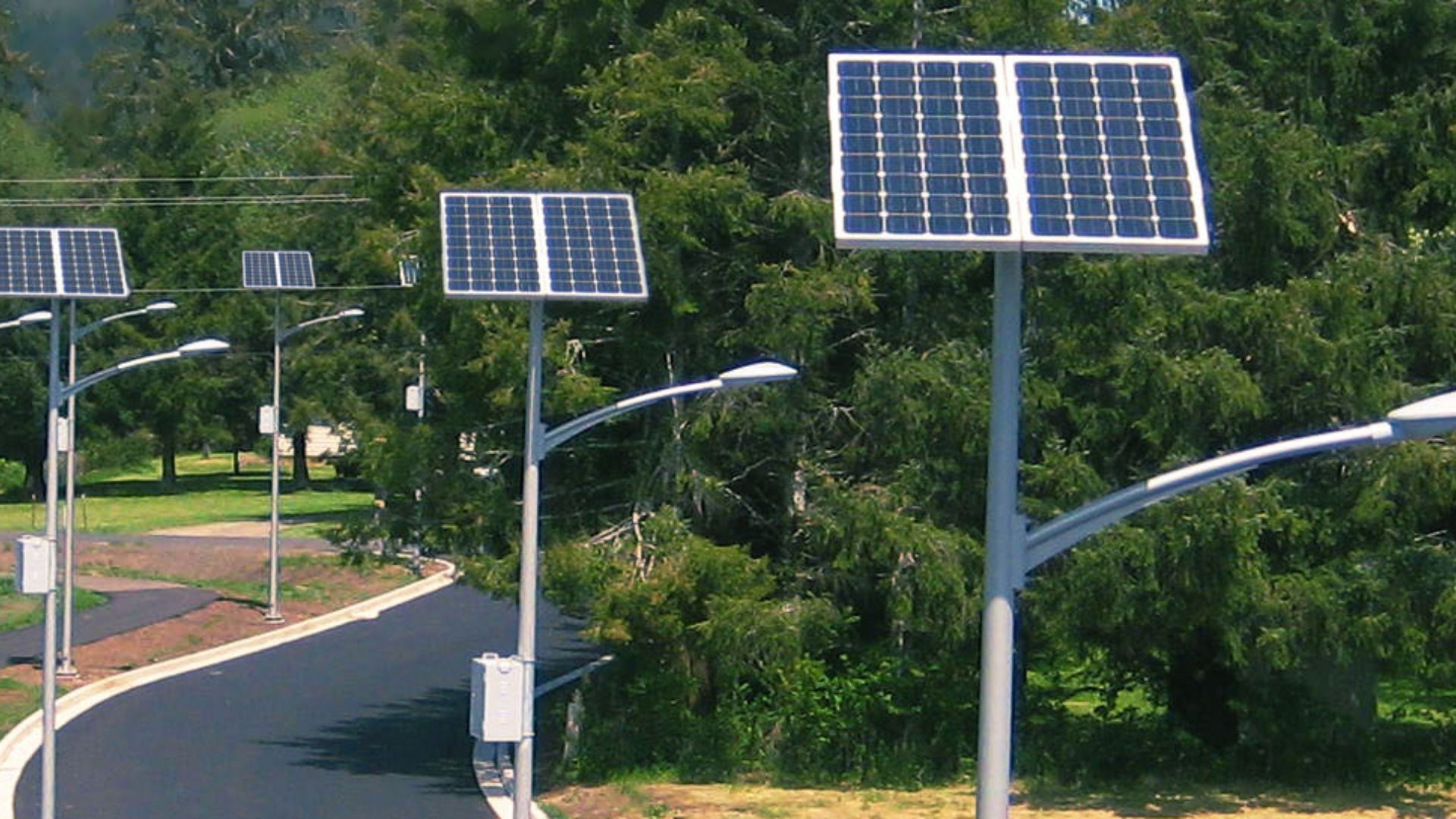 Benefits of Solar Street Lights in Your Neighborhood