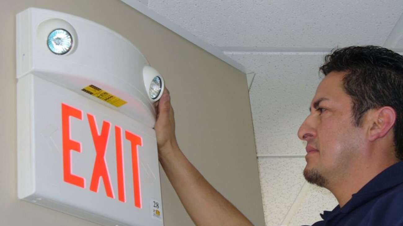 How to Choose ExplosionProof EXIT Lights for Ultimate Safety?