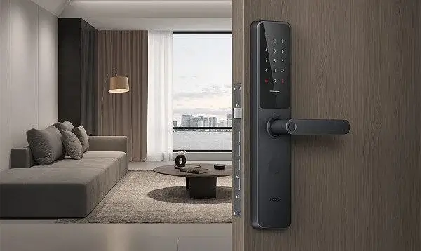 Smart door lock Dubai